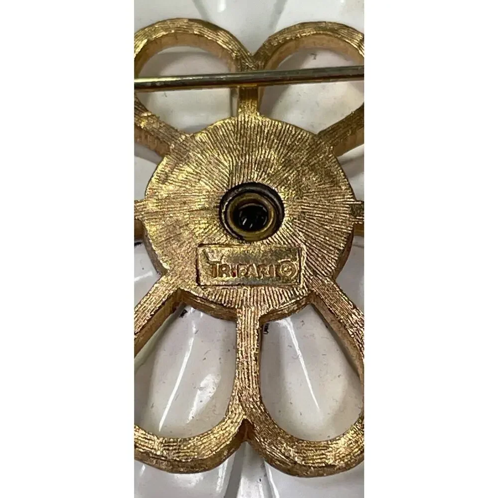 Vintage Crown Trifari Gold Tone White Enamel Daisy Pin Brooch 2.5” - Picture 6 of 6